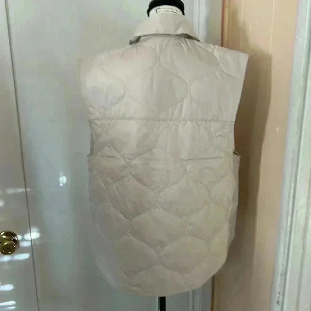 Nike women’s sleeveless puffer - Picture 6 of 9